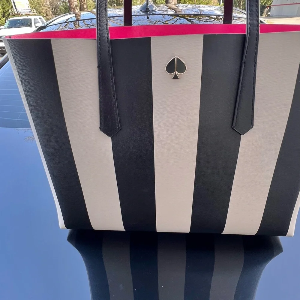 Retired Kate Spade Large Molly Tote bag with matching wristlet - Picture 2 of 16